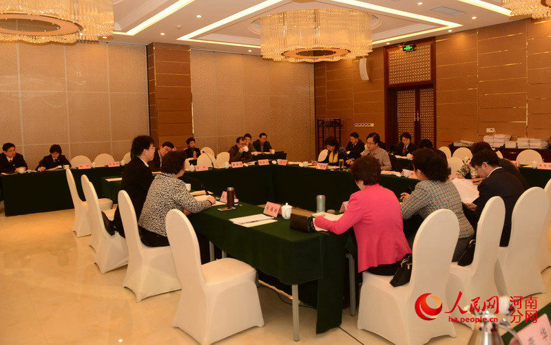 河南省政协委员分组讨论法检两院工作报告-