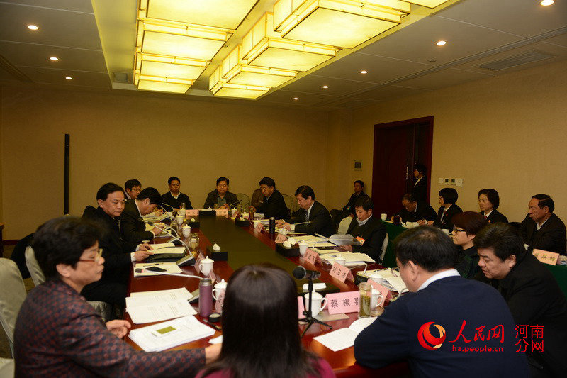 河南省政协委员分组讨论法检两院工作报告-
