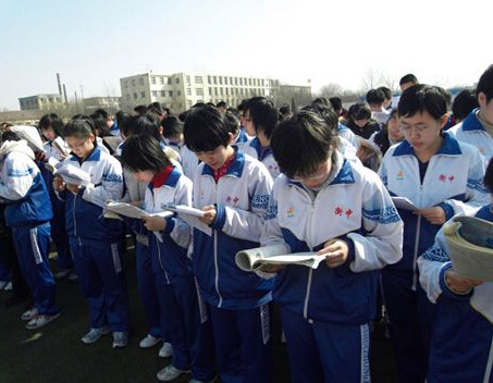 �̵�߿�����У�����������գ���ý�屨�������յ��조�߿��񻰡��ĻƸ���ѧ�ԻͲ��٣����������ѵĹ㷺���顣�߿������ٽ��ˣ������̵�һ����Щ�����Ļ����ڵĸ߿�����У���ǣ����Ƕ������Ӧ�Խ������漣�����������飬ʱ��ʱ������ͷ����