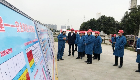 河南省副省長劉偉一行到洛龍區中硅高科調研安全生產雙預防建設
