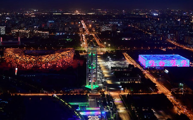 北京双奥标志性场馆群亮灯迎接国际奥林匹克日 