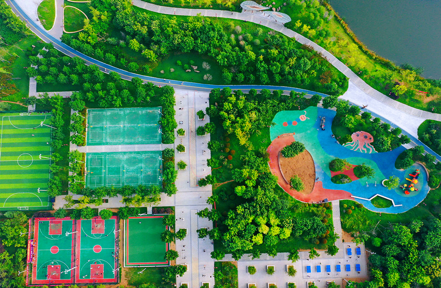 河南省焦作市温县打造市民15分钟健身圈，让体育运动融入老百姓的日常生活。徐宏星摄