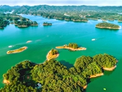 豫南明珠南湾湖是国家级森林公园，享有“中原第一湖”之美誉，是融自然景观、人文景观、森林生态环境、森林保健功能于一体，具有旅游、休闲、度假等多功能的生态型旅游区。