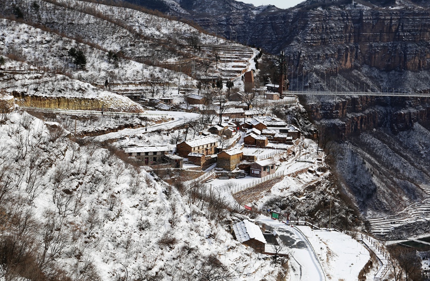 被積雪覆蓋的太行民居，宛如一幅清新淡雅的水墨畫。武龍飛攝