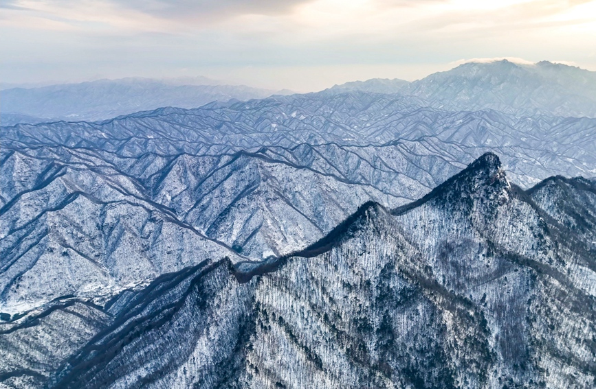 2023年第一场雪将白云山变成人间绝色。崔胜杰摄