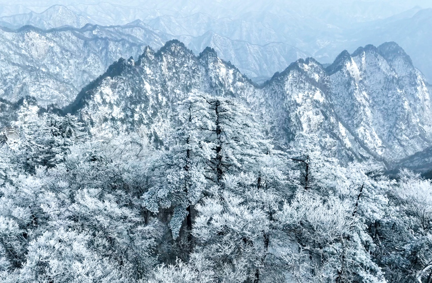 2023年第一场雪将白云山变成人间绝色。崔胜杰摄