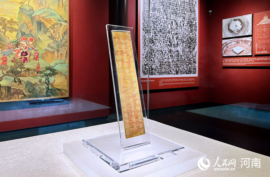 河南博物院展出的文物。人民网 霍亚平摄 