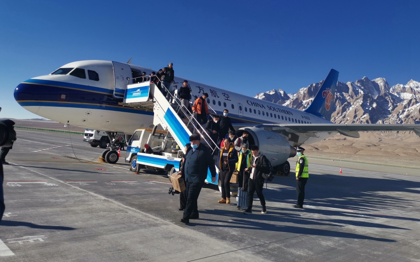 新疆首个高高原机场复航 为对外开放架起空中桥梁