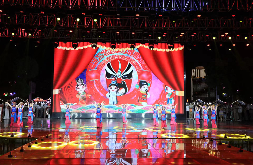 2023老家河南夏日美食季在河南艺术中心文化广场启动。王少帆摄