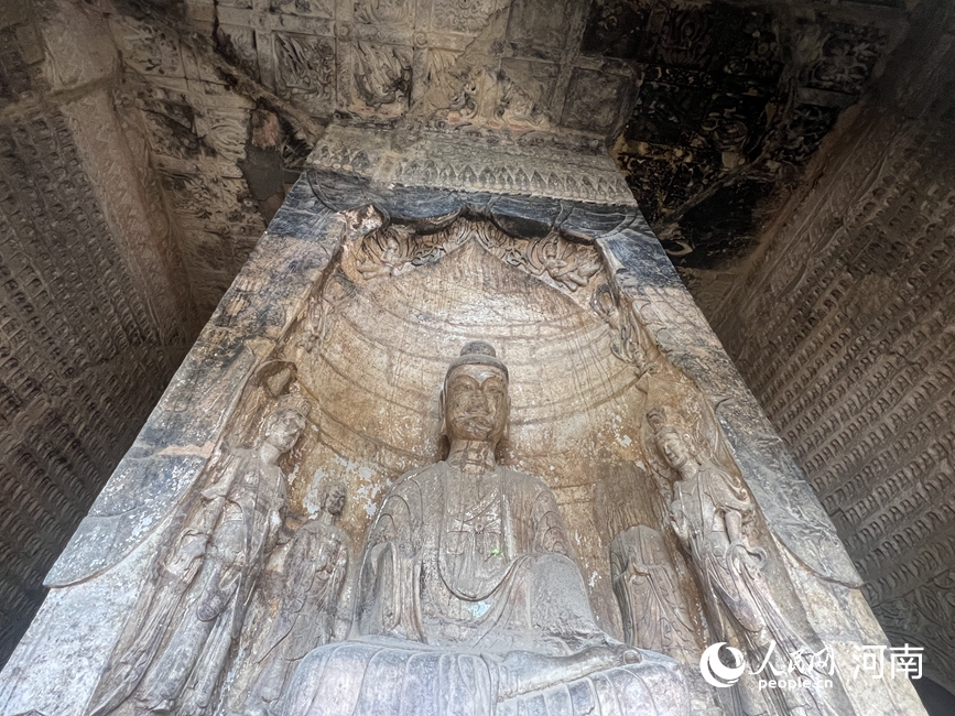 河南巩义石窟寺内造像。人民网记者王佩摄