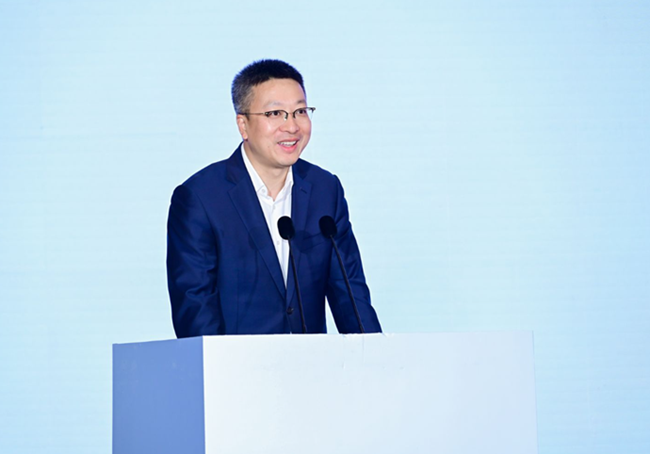 华为河南总经理吴以平致辞。