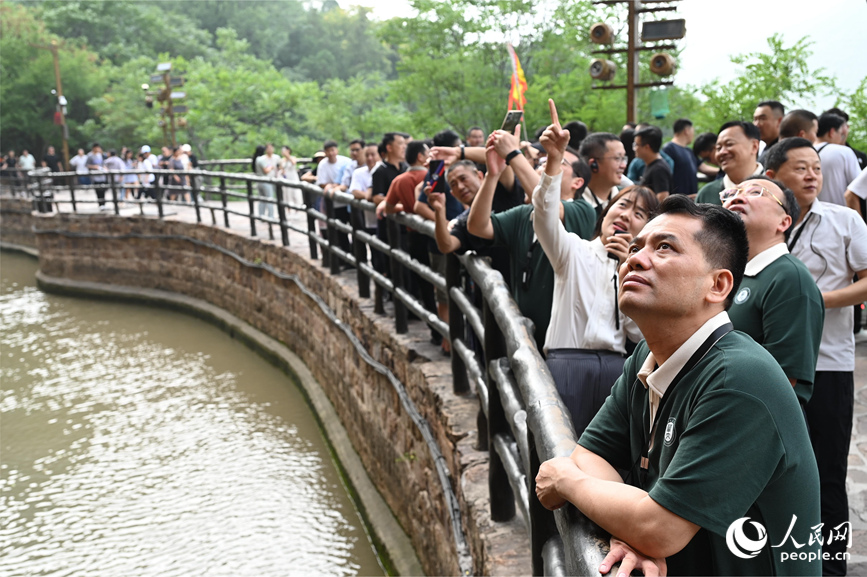 聆听过去的沧桑岁月。人民网记者 王玉兴摄