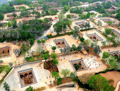 地坑院是全国乃至世界唯一的地下古民居建筑，是我国特有的四大古民居建筑之一。据资料考证，四千多年前陕塬先民们已经掘地为穴而居，《诗经》称为“陶复陶穴”，庙底沟文化时期地坑院就已初具雏形，距今有六千多年的历史。