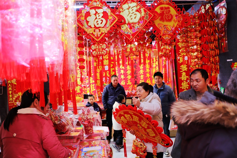 南阳镇平：年货市场年味浓
