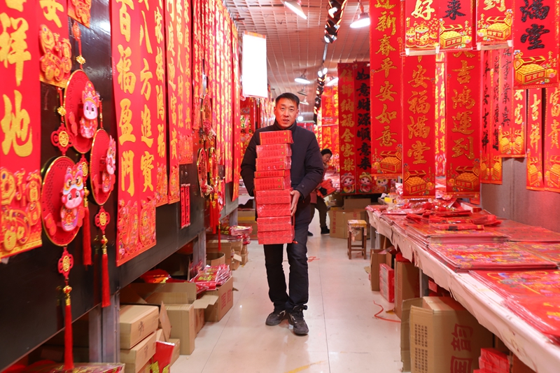 南阳镇平：年货市场年味浓