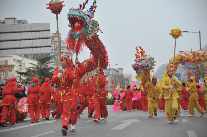 多彩节目为群众游客献文化大餐。