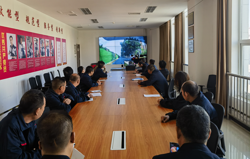 一线司送人员利用每周集中学习时间开展服务技能培训。河南省烟草公司三门峡市公司供图