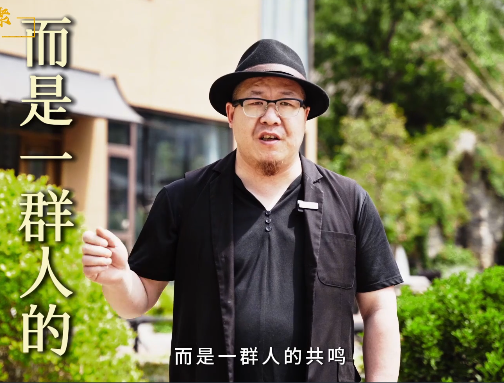 近年来，《栾川文旅人才激励政策》出台后，“青汇·才聚”行动搭建起广阔舞台。青年设计师奔赴乡村，驻村工作室落地生根，大学生团队参与古村落测绘。