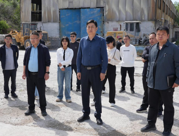 4月28日，栾川县举办第三期“青汇·才聚”品牌活动—“矿野新生代·智汇青创营”青年人才创新发展座谈会。活动以“现场观摩+座谈研讨”形式开展。