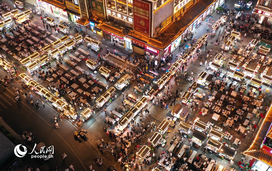 鼓楼夜市一角。人民网记者 王玉兴摄