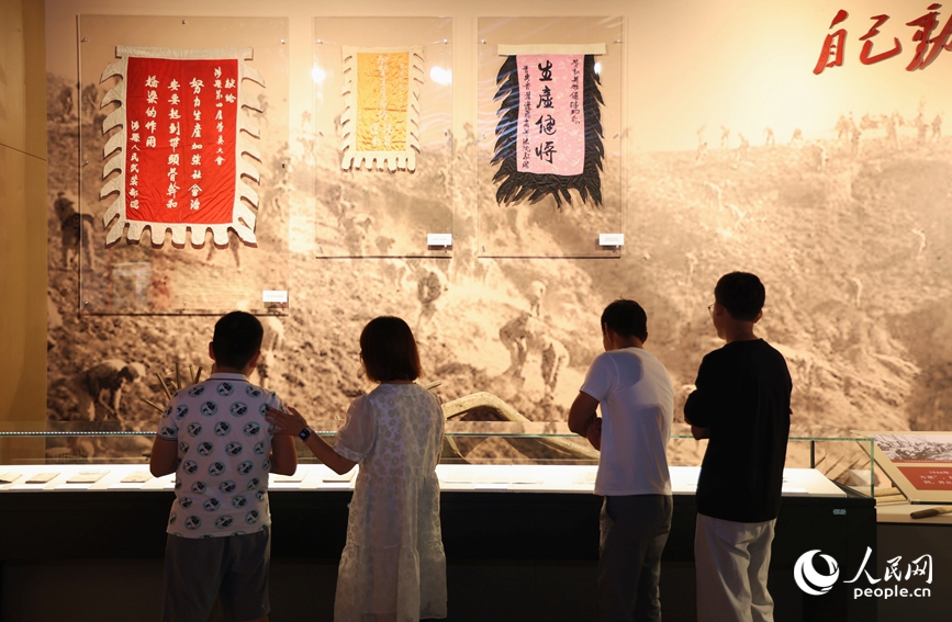 晉冀魯豫抗日根據地革命文物展河南主展覽開展。人民網記者 肖懿木攝