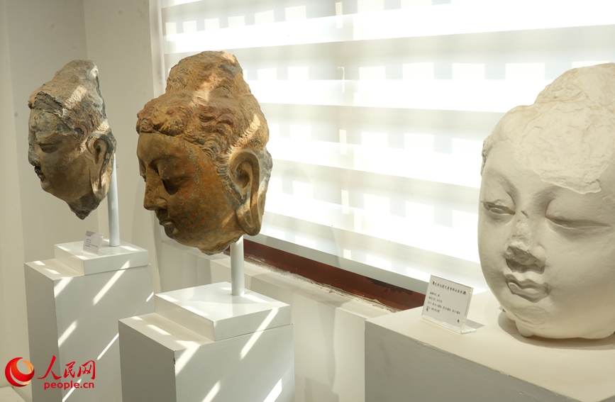 龍門石窟數字化展廳內數字3D打印造像。人民網記者 王佩攝