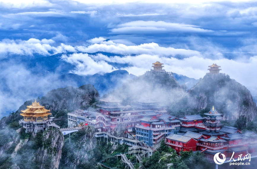 仙境老君山。人民网记者 王玉兴摄
