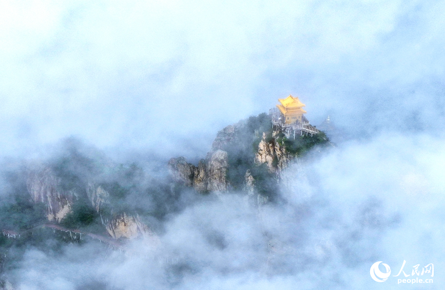 雨后老君山。人民網記者 王玉興攝