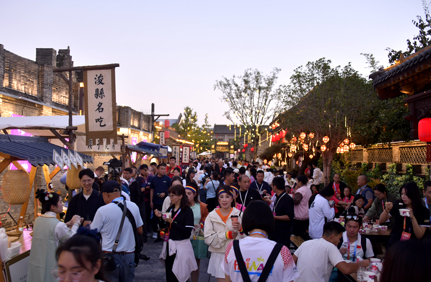 浚縣古城夜景。趙強攝