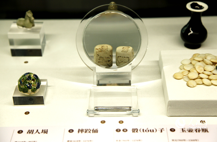 近500件文物首次与观众见面。人民网记者 肖懿木摄