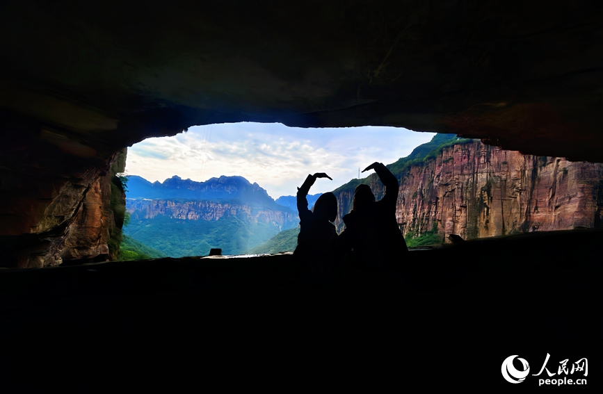 郭亮挂壁公路。人民网记者 霍亚平摄