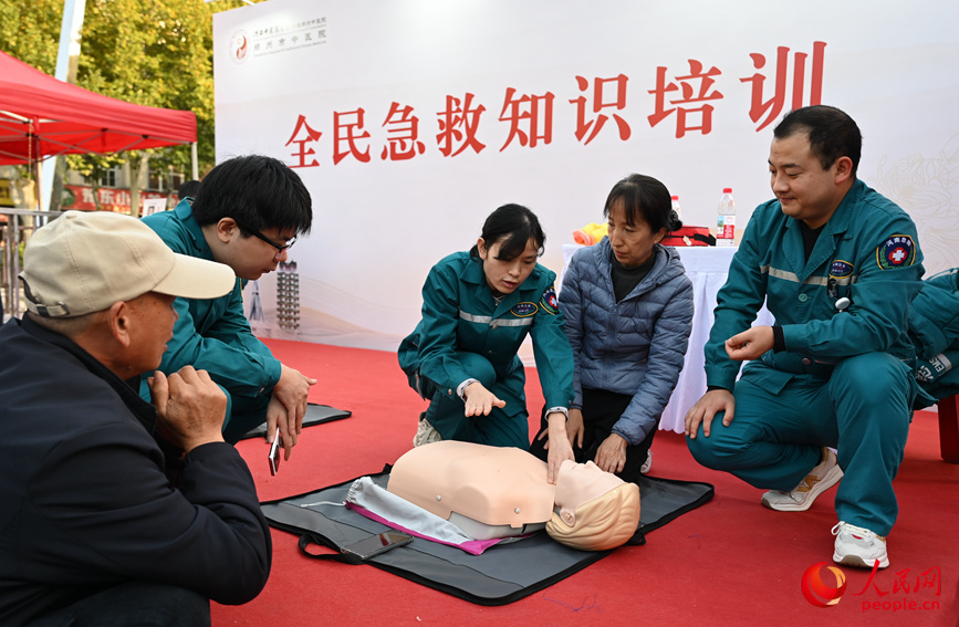 急救科普。人民网记者 王玉兴摄