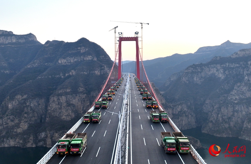 济新高速黄河三峡大桥荷载试验。人民网记者 王玉兴摄