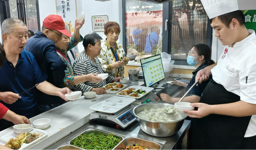 社区食堂受欢迎。