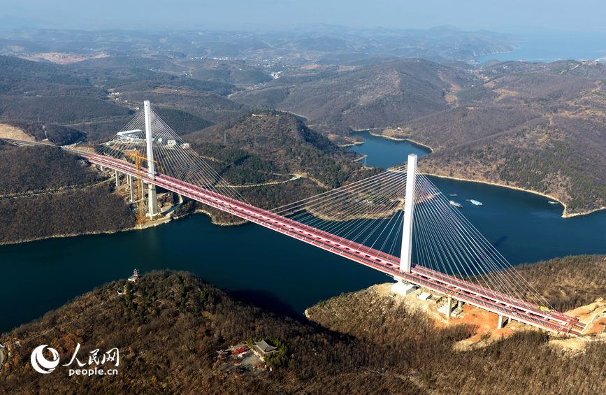 澠淅高速丹江小三峽特大橋。人民網記者 王玉興攝
