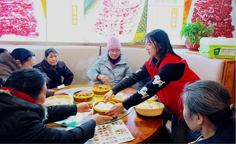 粥香满浉河 温情暖腊八