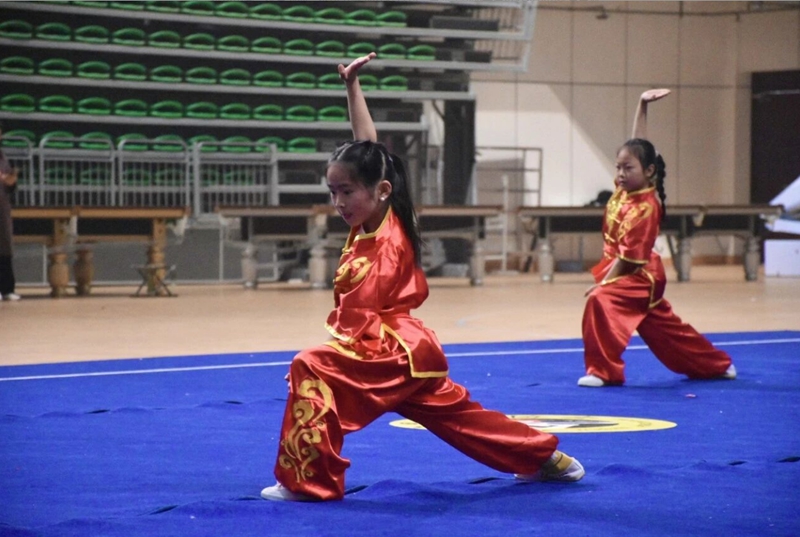 少儿选手正在展演。陈晶摄