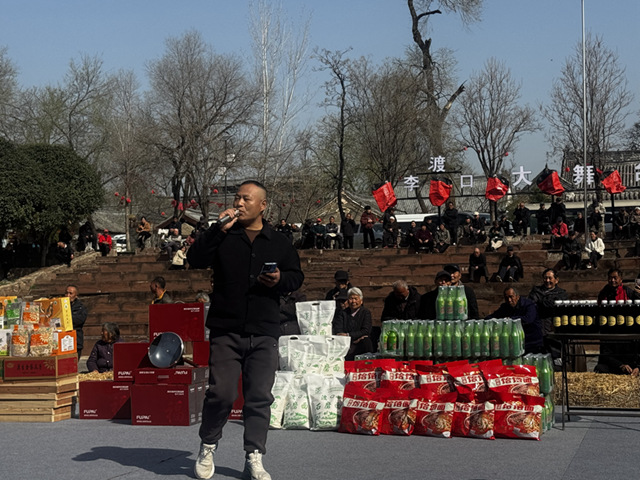 李渡口大舞台現場。郟縣縣委宣傳部供圖
