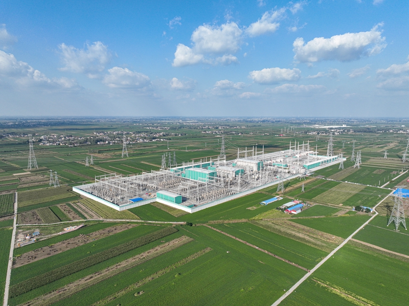 青海-河南±800千伏特高壓直流工程受端站豫南換流變電站鳥瞰圖。張鑫攝