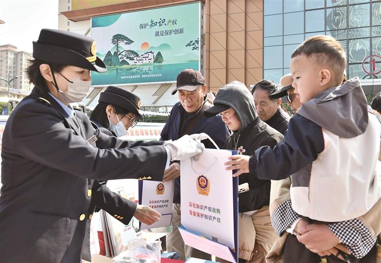 鹤壁市举行知识产权宣传周集中宣传活动