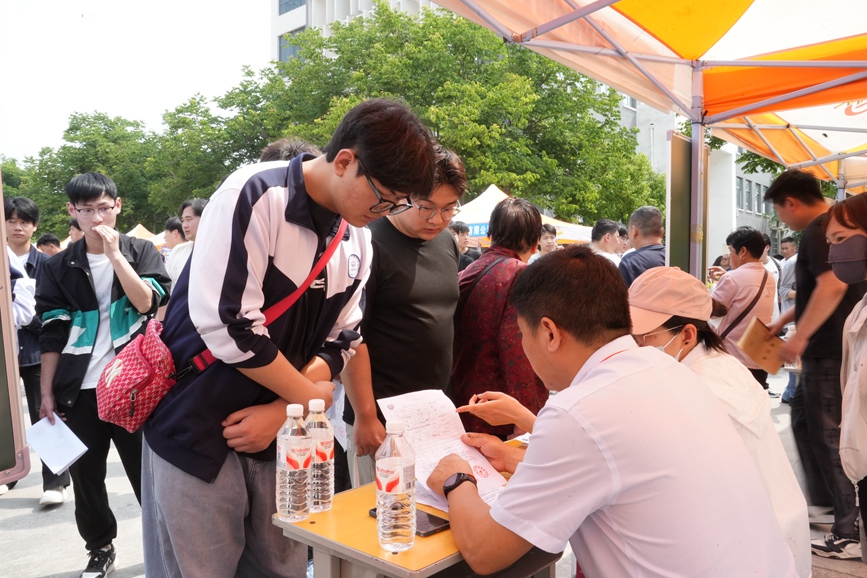 鄭州鐵路技師學院2026年供需見面會開幕。鄭州鐵路技師學院供圖