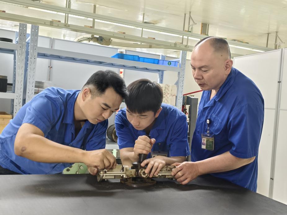 “项目+人才”培养模式实操教学。河南中烟工业有限责任公司驻马店卷烟厂供图