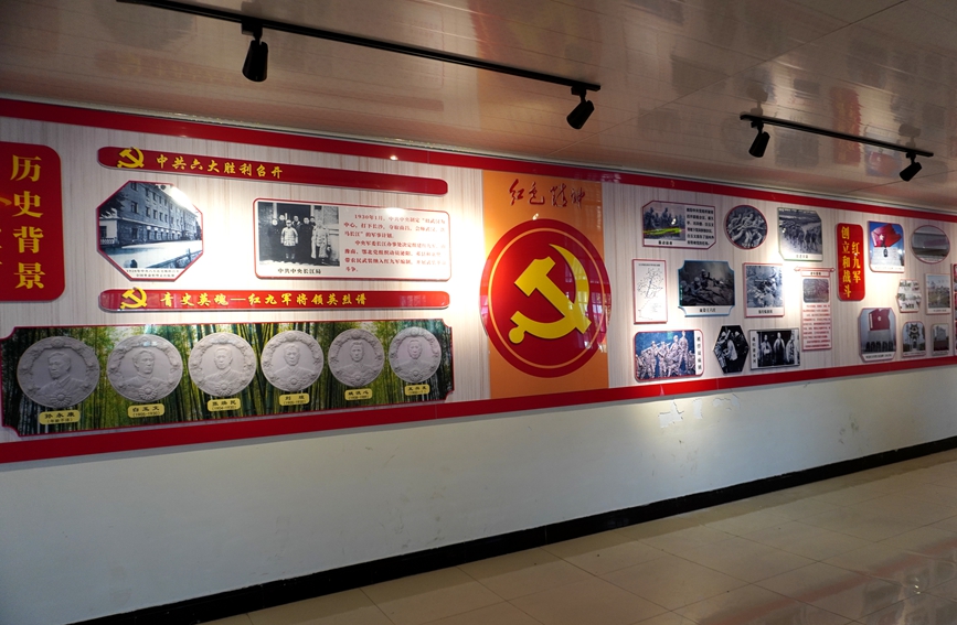 红色文化展厅内，史料陈列讲述革命先烈的英雄故事。人民网记者 宋芳鑫摄