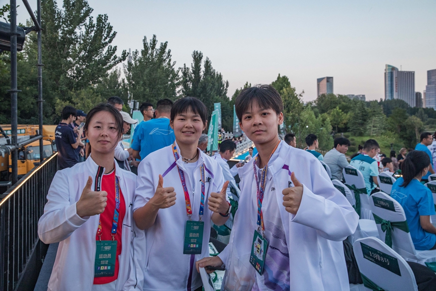 运动员们已完成赛前适应性训练，蓄势待发。刘宏星摄