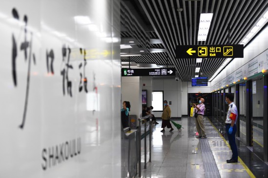 这是9月15日拍摄的郑州地铁5号线沙口路站。
